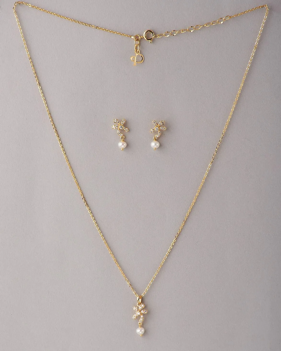 A cute pendant matched with golden polish chain with matching earrings.