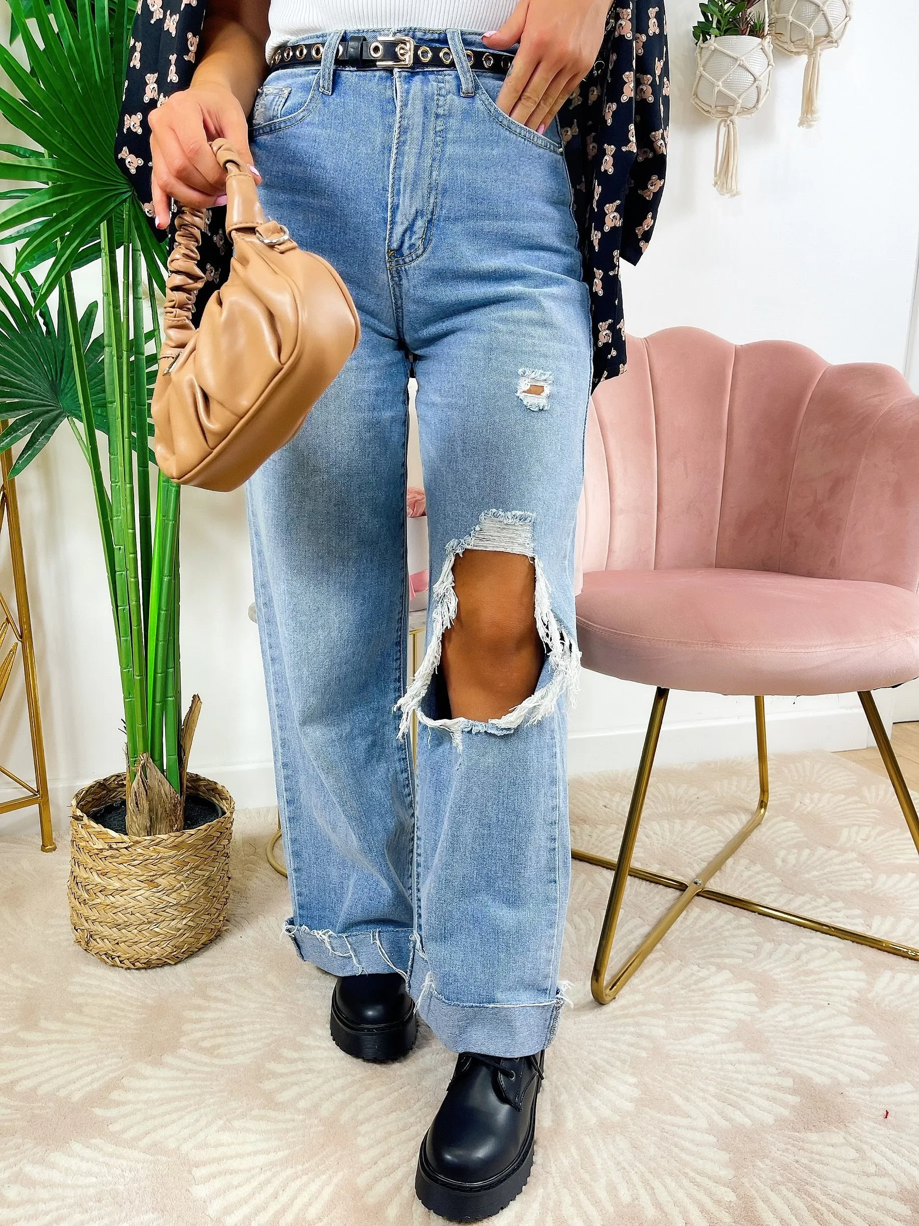 Jeans con maxi spacco e risvolto