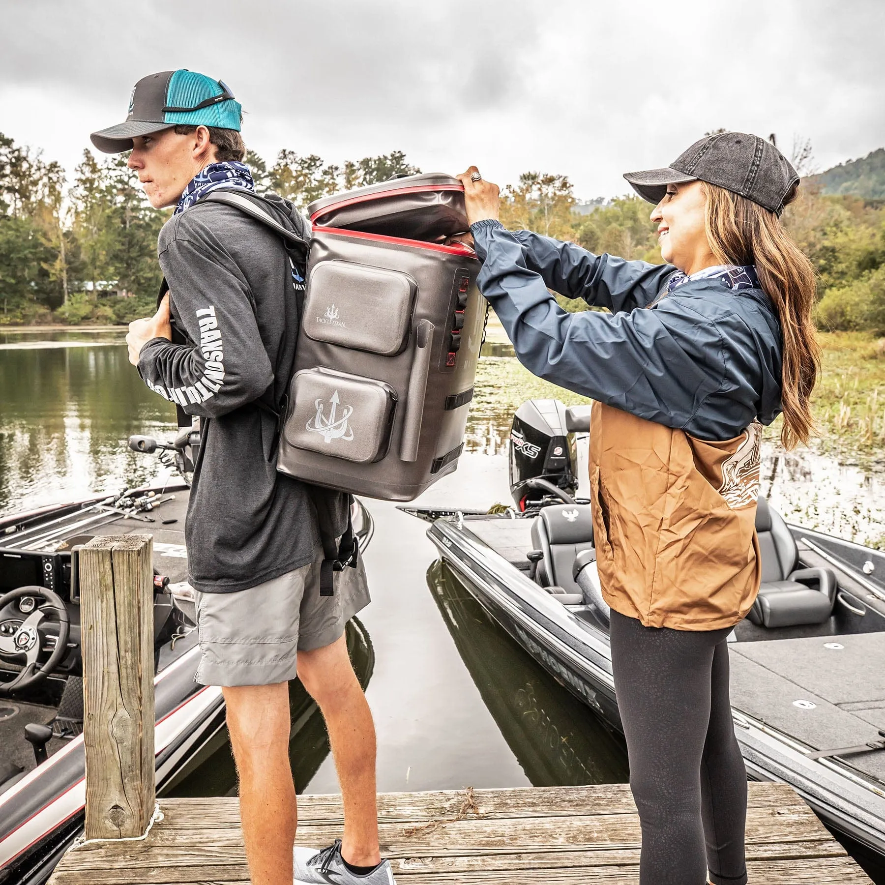 NAVY/SADDLE LIGHTWEIGHT WINDBREAKER JACKET