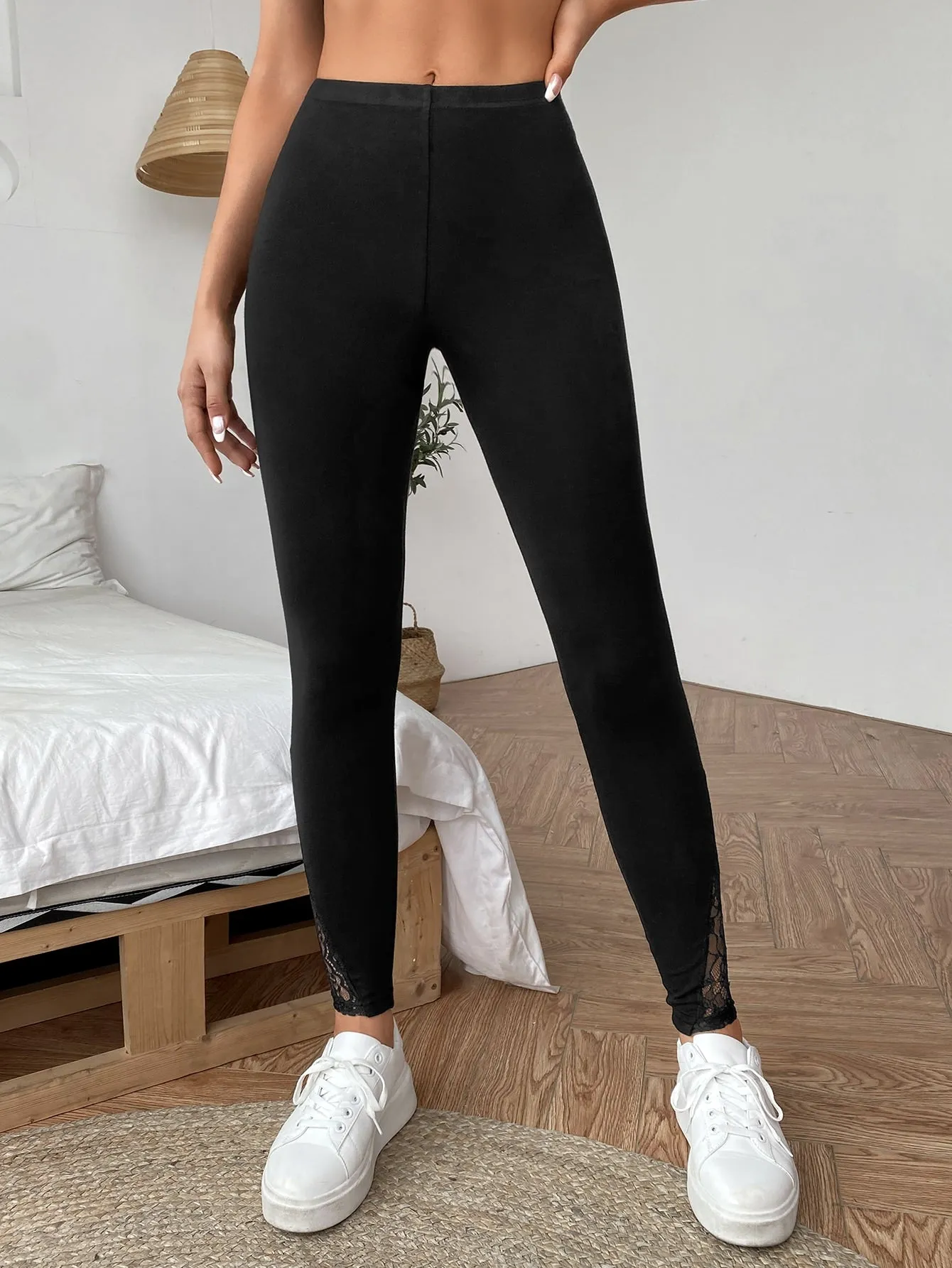 Sporty Plain Contrast Lace Cropped Women Leggings