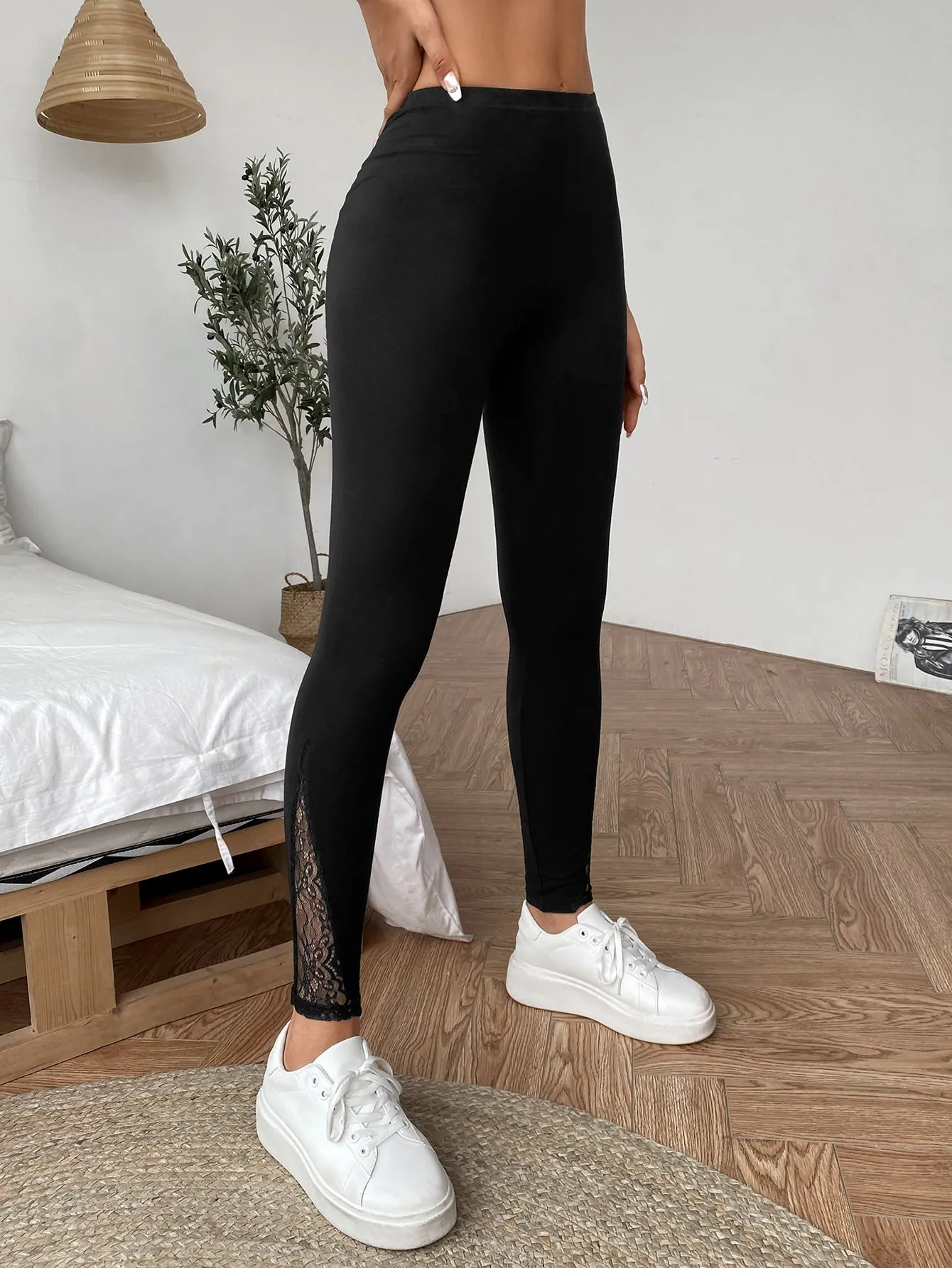 Sporty Plain Contrast Lace Cropped Women Leggings