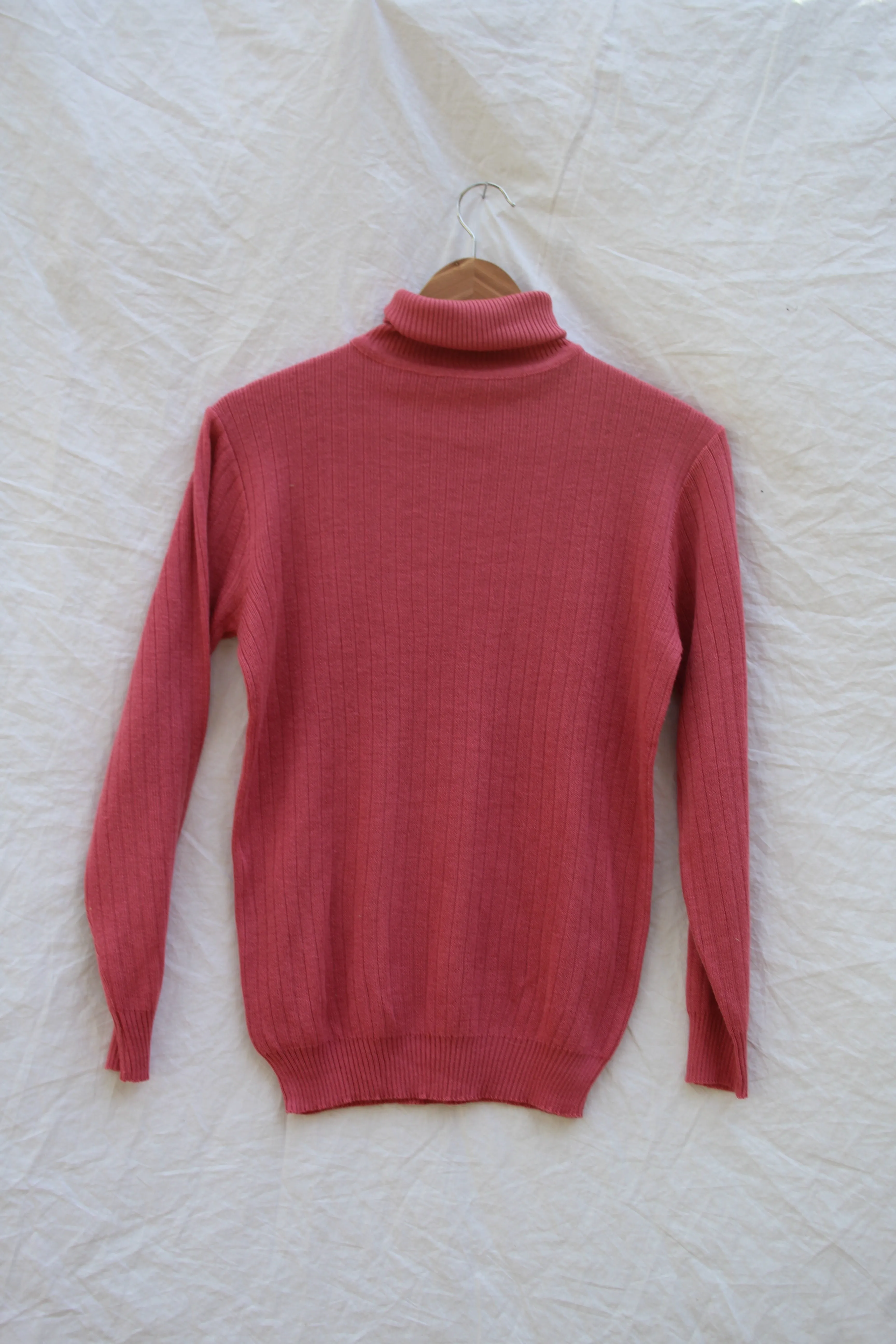 Vintage Raspberry Turtleneck - M